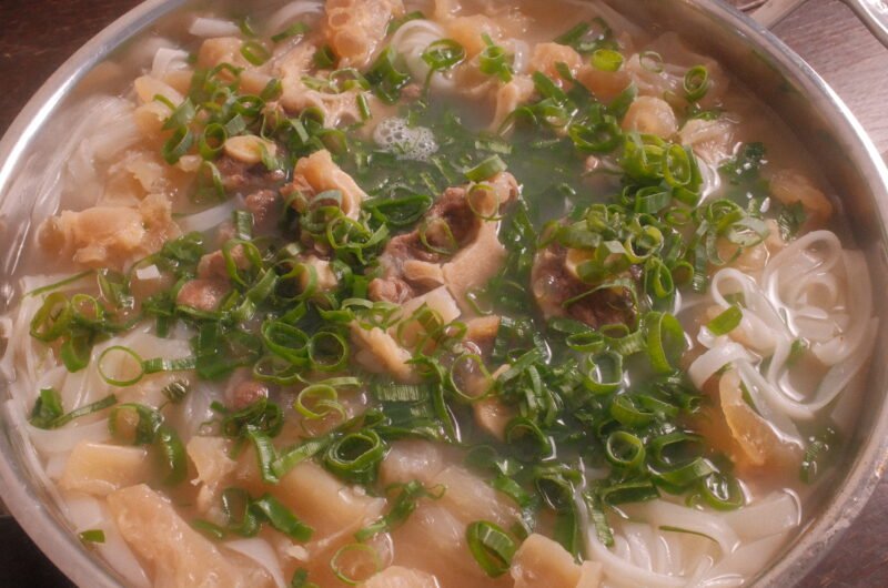 Korean beef bone soup with beef tendon and oxtail (스지곰탕)